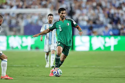 لاعب الجزائر: سيناريو مباراة النمسا كان مجنونا.. وعشنا ضغطا صعبًا